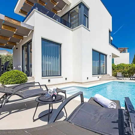 Villa Val Di Bora - Moderne 4 Sterne Ferienvilla Mit Pool, Meerblick, Grill