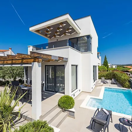 Val Di Bora - Moderne 4 Sterne Ferienvilla Mit Pool, Meerblick, Grill
