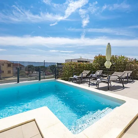 Val Di Bora - Moderne 4 Sterne Ferienvilla Mit Pool, Meerblick, Grill Liznjan