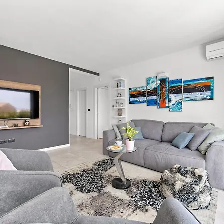 Val Di Bora - Moderne 4 Sterne Ferienvilla Mit Pool, Meerblick, Grill * Liznjan