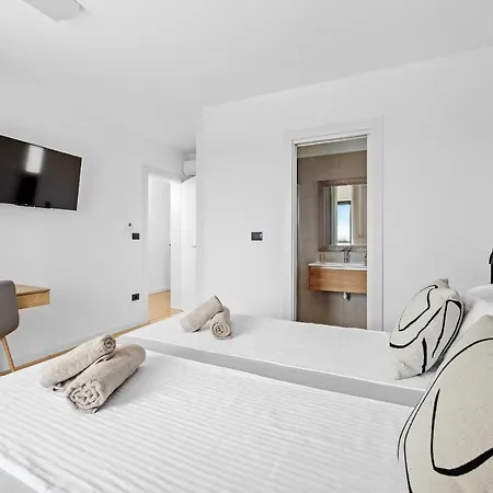Val Di Bora - Moderne 4 Sterne Ferienvilla Mit Pool, Meerblick, Grill Liznjan