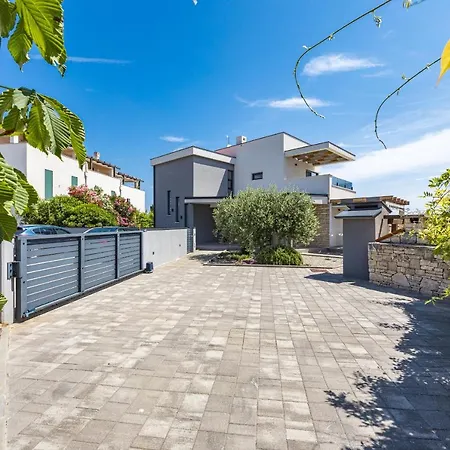 Val Di Bora - Moderne 4 Sterne Ferienvilla Mit Pool, Meerblick, Grill Villa *